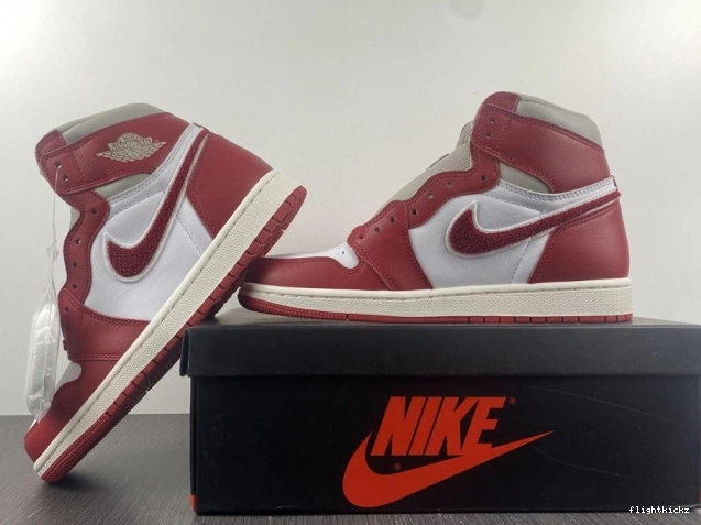 High OG (W) Chenille Newstalgia DJ4891-061 1 Jordan 0927